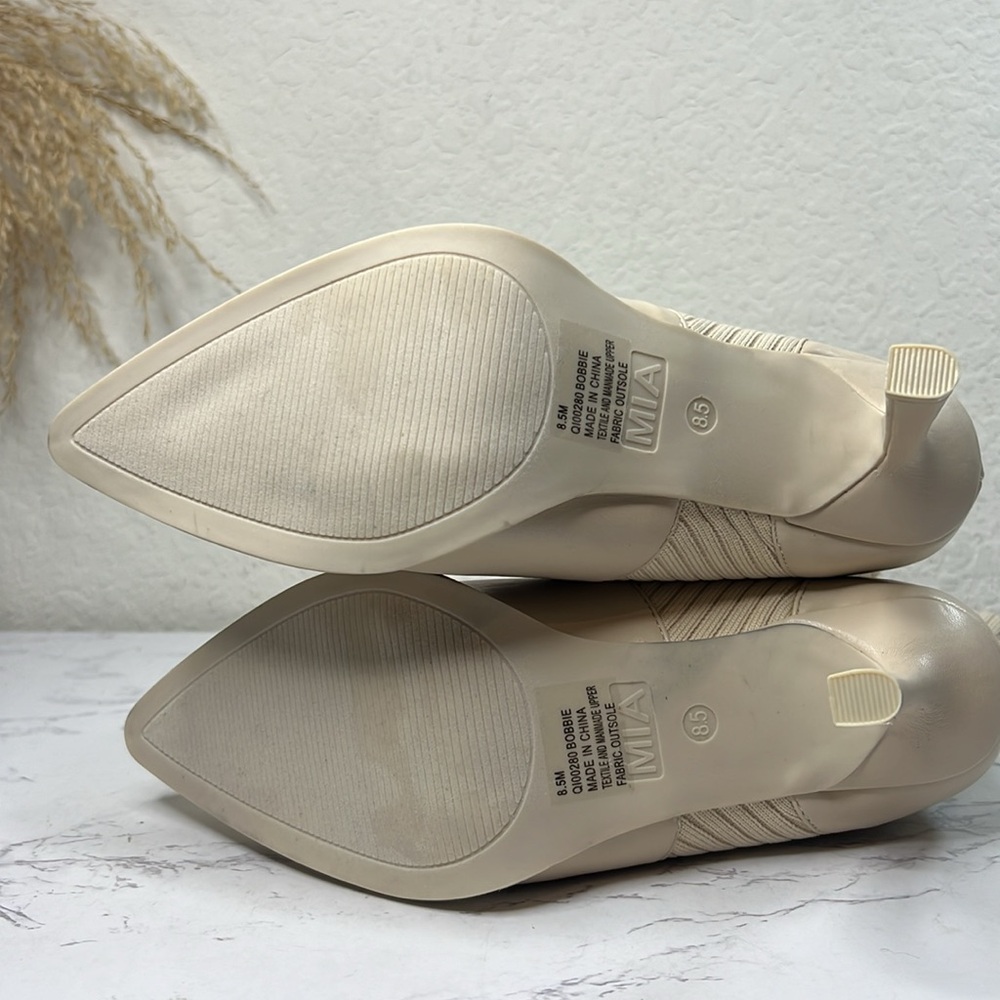 MIA Cream Ribbed Ankle Booties - Picture 6 of 13